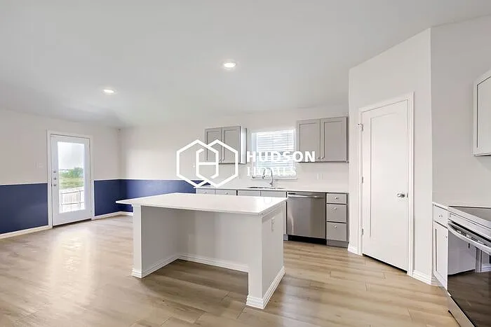 4 bed, 2.0 bath, 1763 sqft, $1,725 — Photo 4