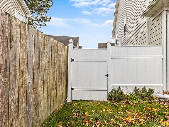 4th image of 5301 Chalet Pl