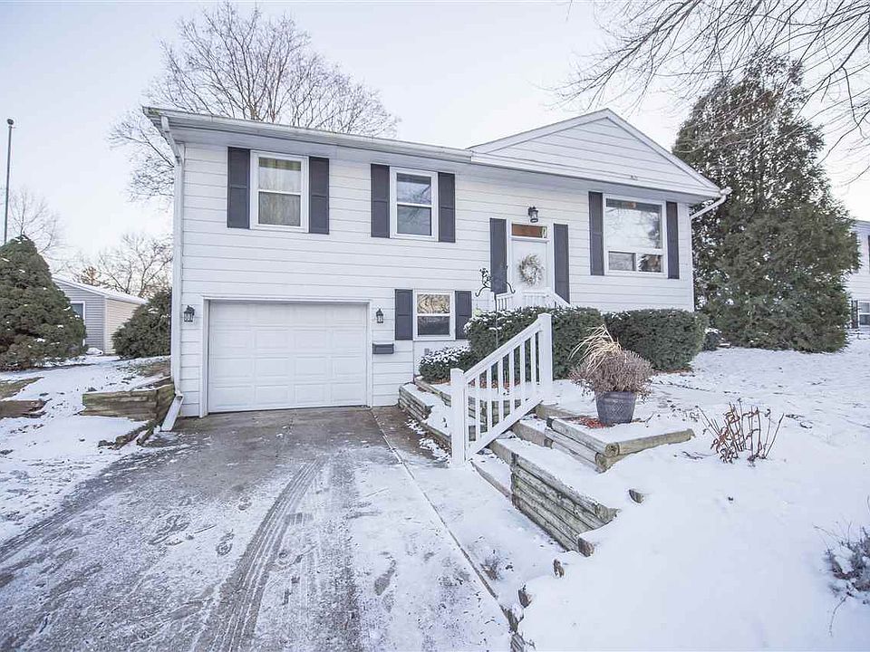 1st image of 10 Jeffrey Dr