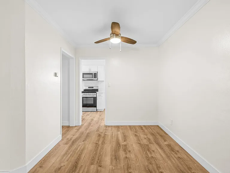 Windansea Apartments — Photo 21