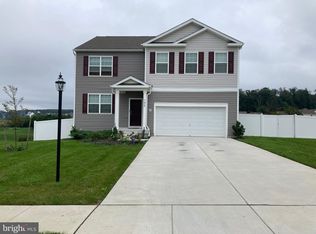 127 Knobby Hook Dr, Hanover, PA 17331