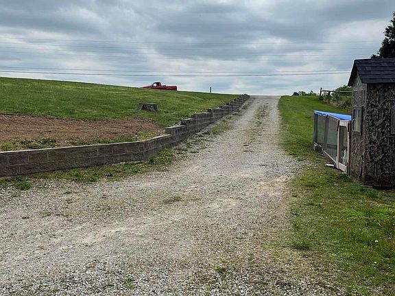 5th image of 1525 Highway 401