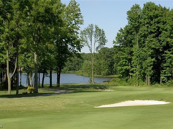 3rd image of 42 Royal Birkdale Dr