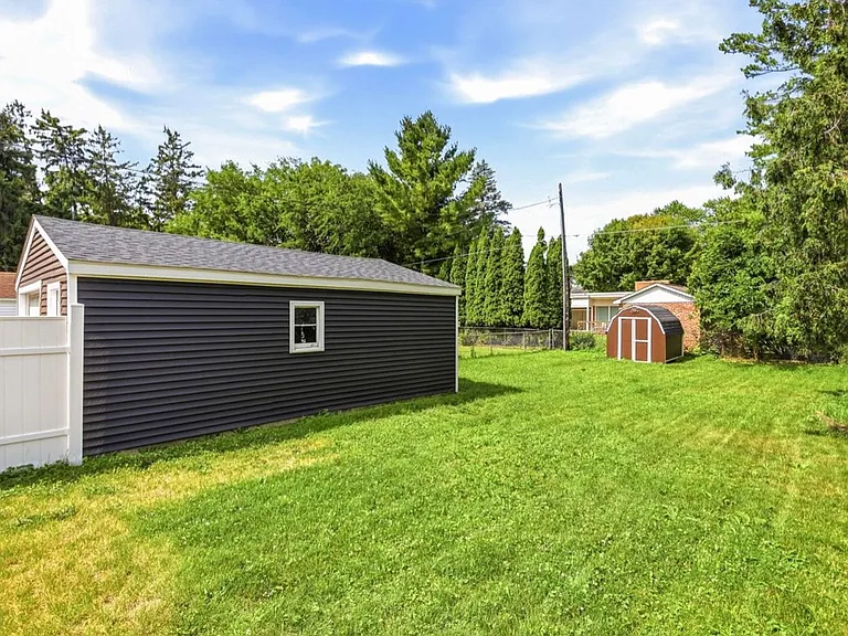 217 Alice St — Photo 13