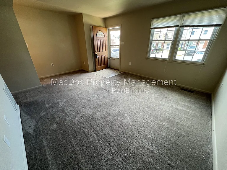 14611 Earlham Ct — Photo 2