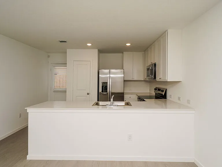 543 Roquefort St — Photo 7