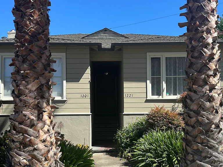 1221 Spring St — Photo 2