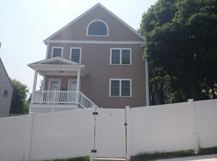 4 Half Moon St, Dorchester, MA 02125