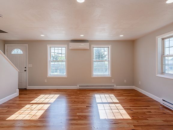5th image of 32-32A Boylston St