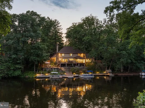 3431 Greentree Dr, Falls Church, VA 22041