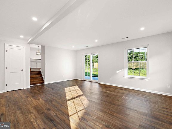 4th image of 26 Sanford Dr