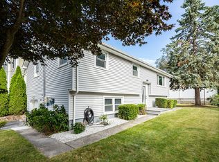 32 Warsaw St, Fairfield, CT 06825