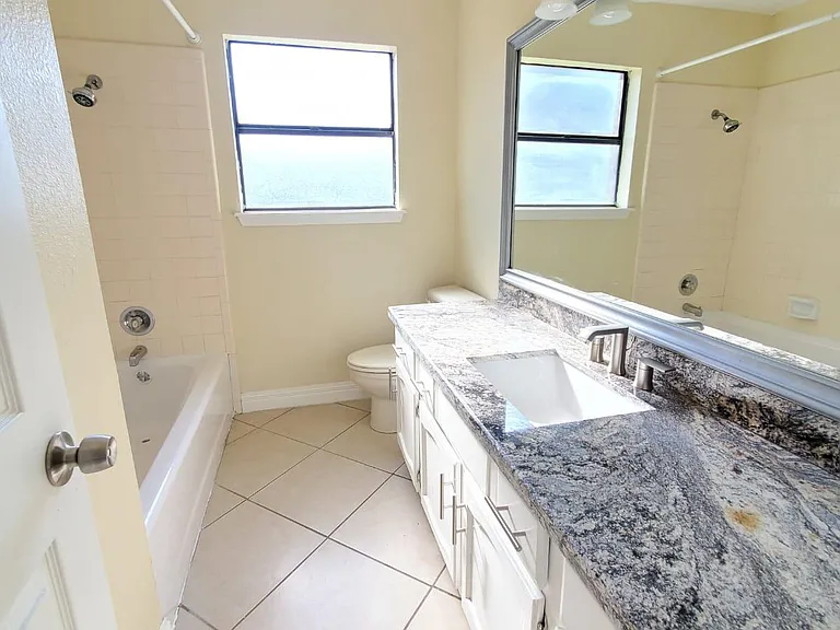 901 Tesoro Ave — Photo 15