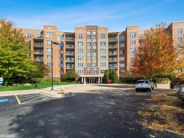 1 N Beacon Pl APT 210, La Grange, IL 60525