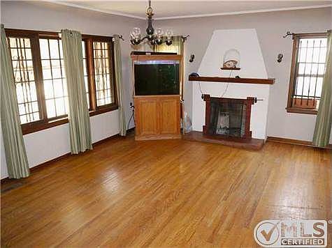 3rd image of 211 G St