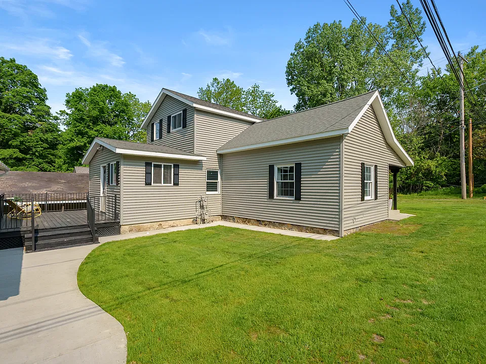 Side view and back deck