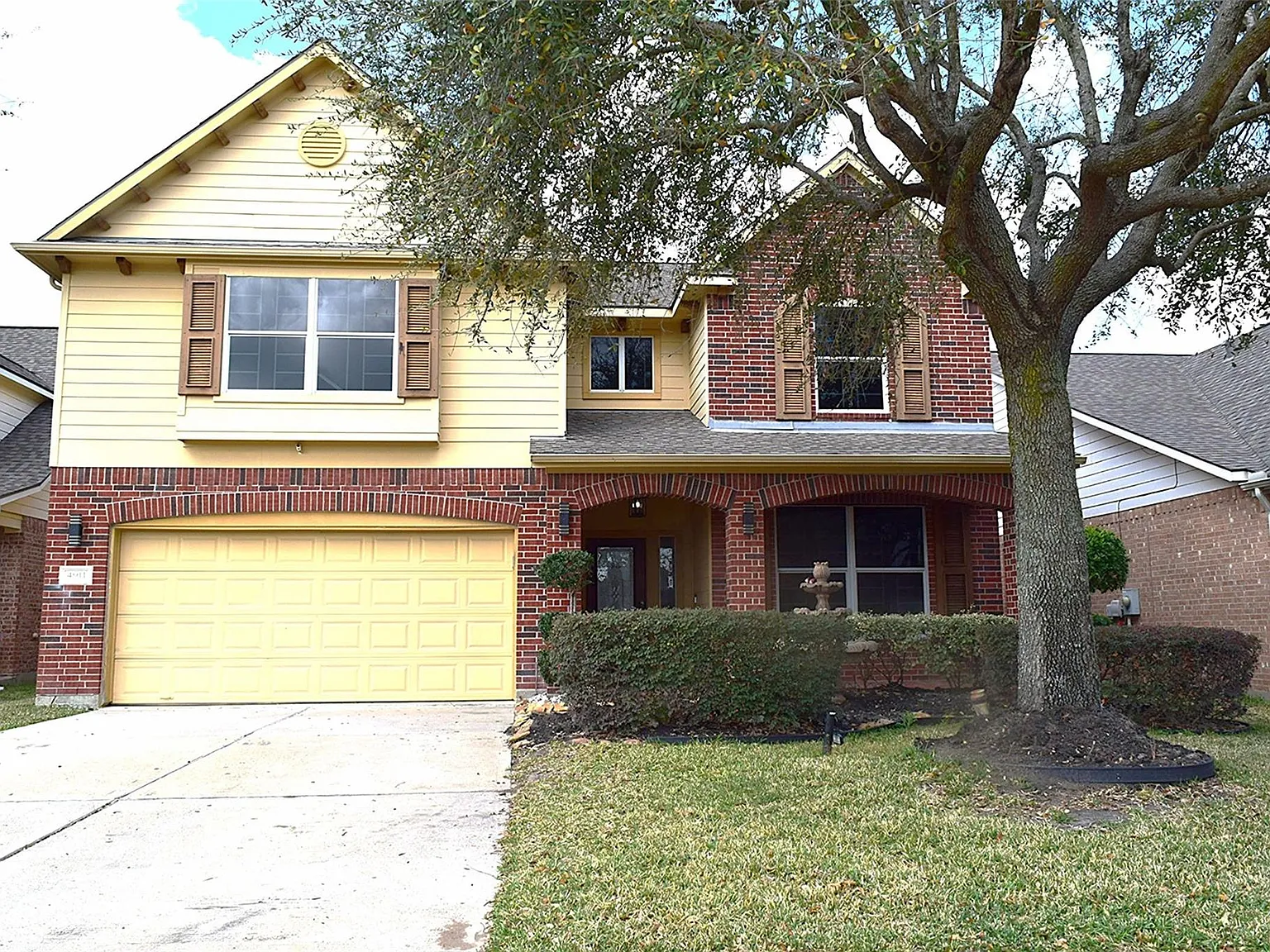 4 bed, 2.5 bath, 2997 sqft, $2,300 — Photo 1