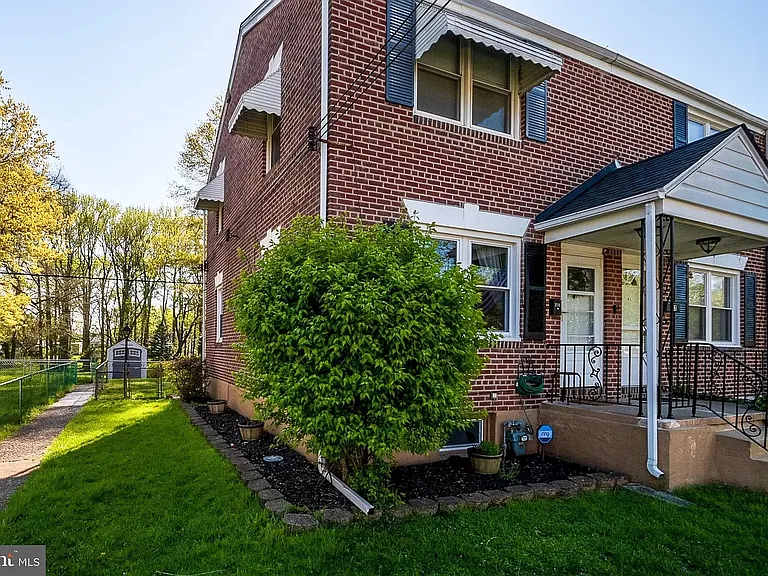 230 Filbert Ave — Photo 1