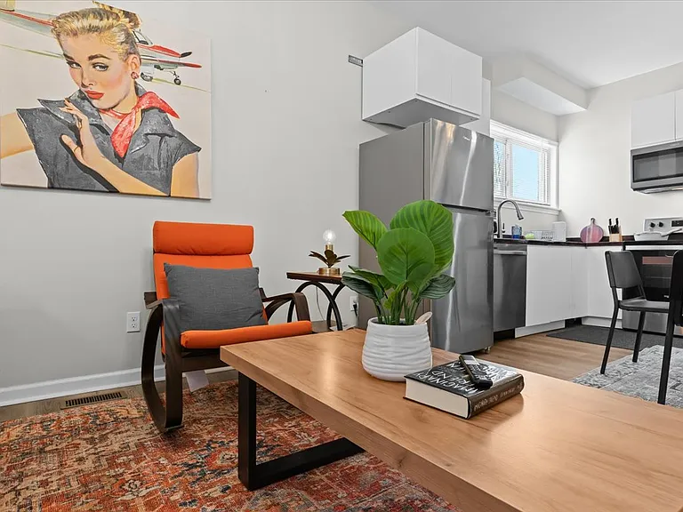 558 Marston St #1 — Photo 7