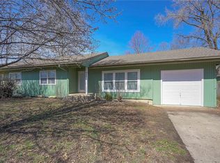 421 Sagebrush Ln, Belton, MO 64012