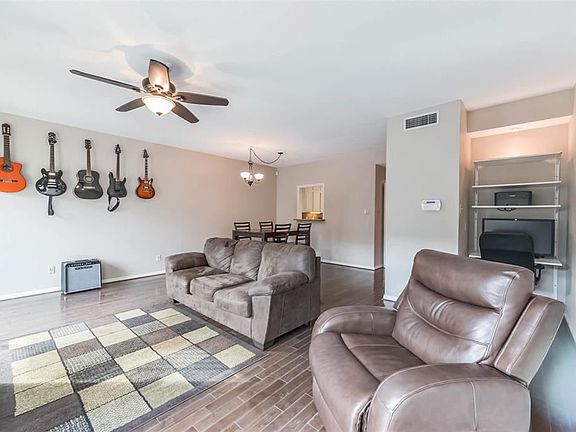 5th image of 1044 Augusta Dr