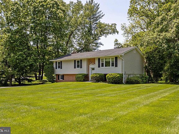 2nd image of 6839 Autumn View Dr