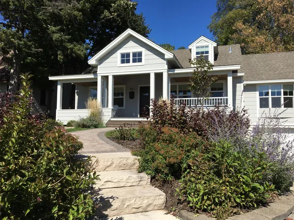 615 Rice St E, Wayzata, MN 55391