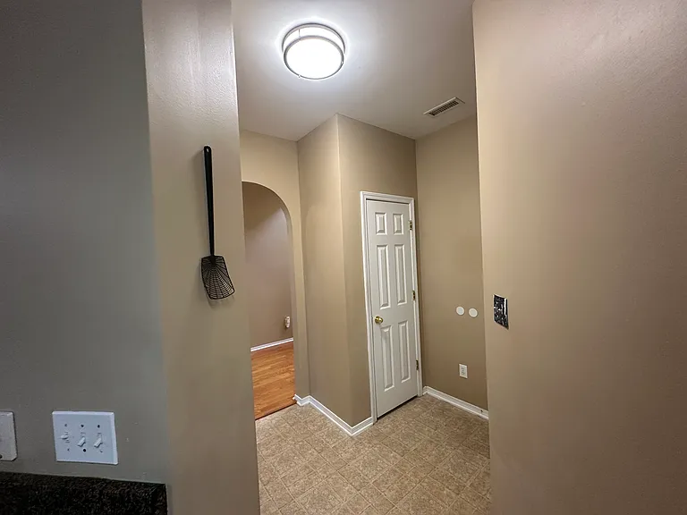 404 Treybrooke Dr — Photo 40