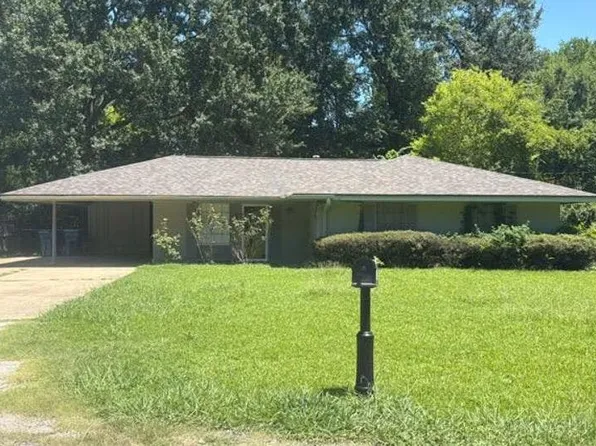 2002 Turtle Creek Dr, Marshall, TX 75670