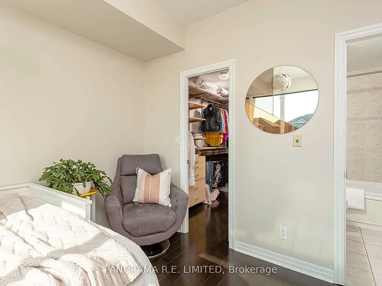 1359 Rathburn Rd E #210 — Photo 14