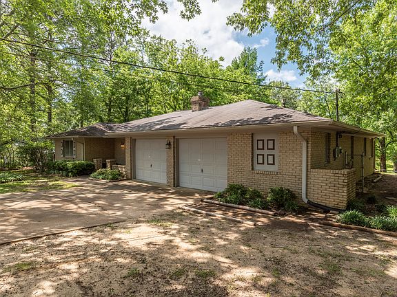 3rd image of 105 Brittany Ln