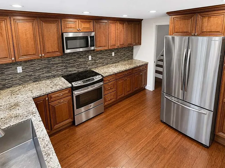 14222 Enfield Cir — Photo 32