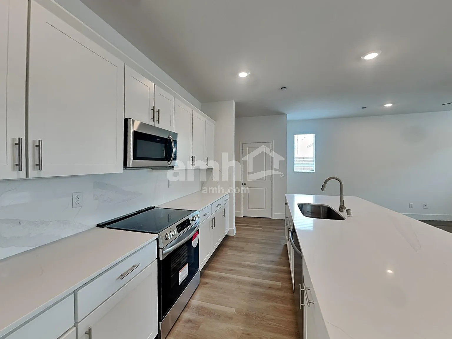 5 bed, 3.0 bath, 2395 sqft, $2,765 — Photo 4