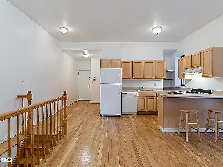 209 21st St #2R — Photo 2