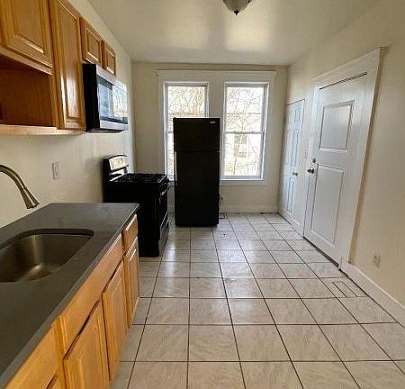 3rd image of 48 Salem St #1