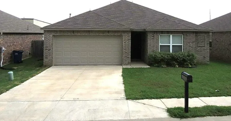 4 bed, 1692 sqft, $2,000 — Photo 1