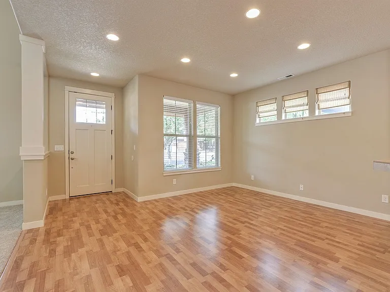 16928 SW 136th Ave — Photo 3