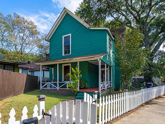 Walk to restaurants & park