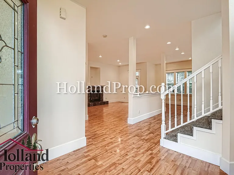 3228 SE Filbert St — Photo 4