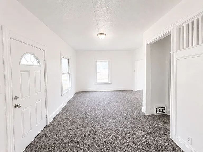 1239 Norwood Ave — Photo 2