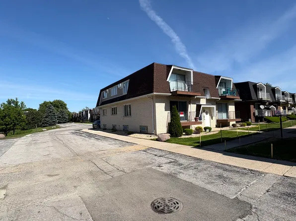 5715 Edge Lake Dr, Oak Lawn, IL 60453