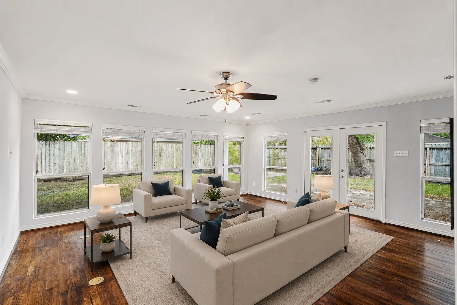 4 bed, 2.5 bath, 2800 sqft, $2,699 — Photo 3