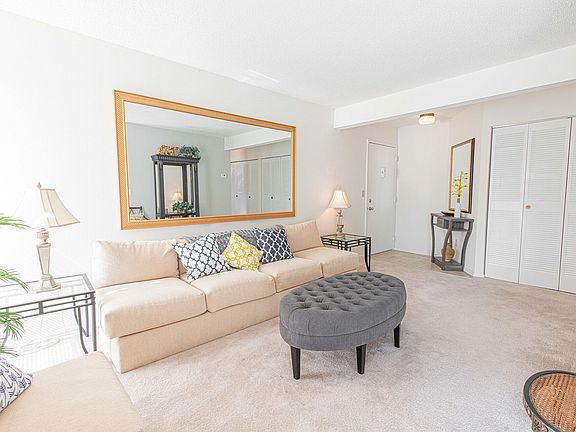5th image of 724 Overlook Circle Dr #772A