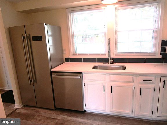 4th image of 1535 Iris Ct