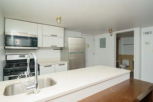 Rented by MySpaceNYC | media 27