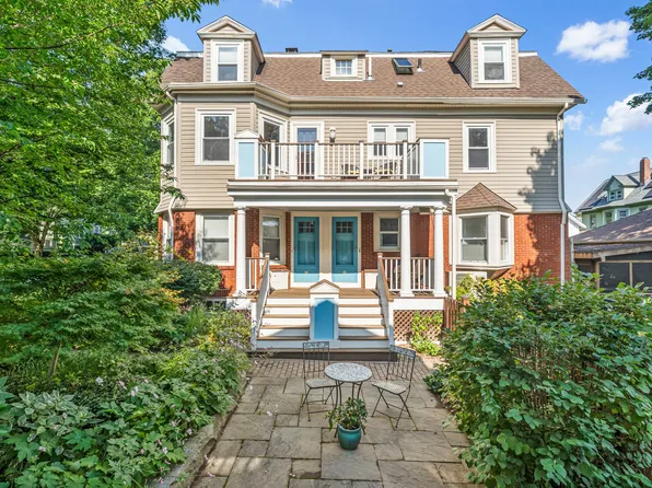 58 Forest St, Providence, RI 02906