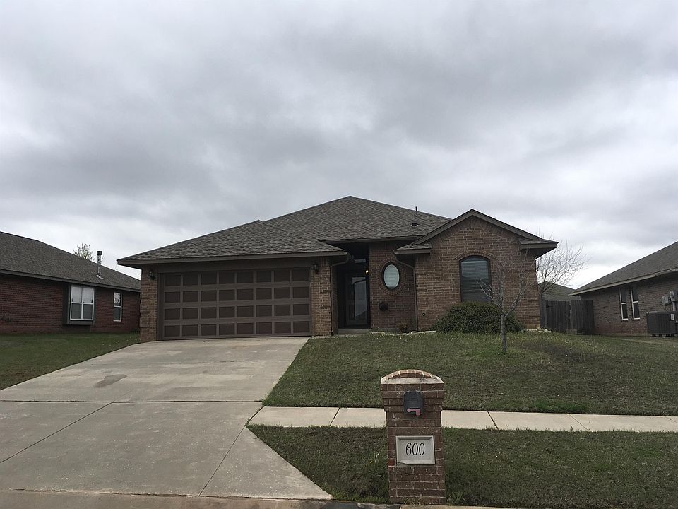 1st image of 600 Meadow Land Dr
