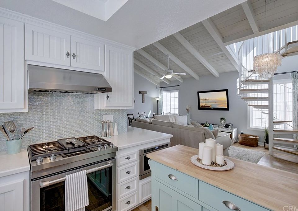 1st image of 716 Poinsettia Ave #12