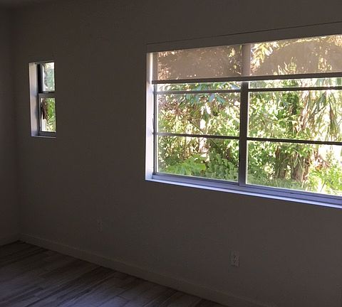 4th image of 1560 Meridian Ave APT 203