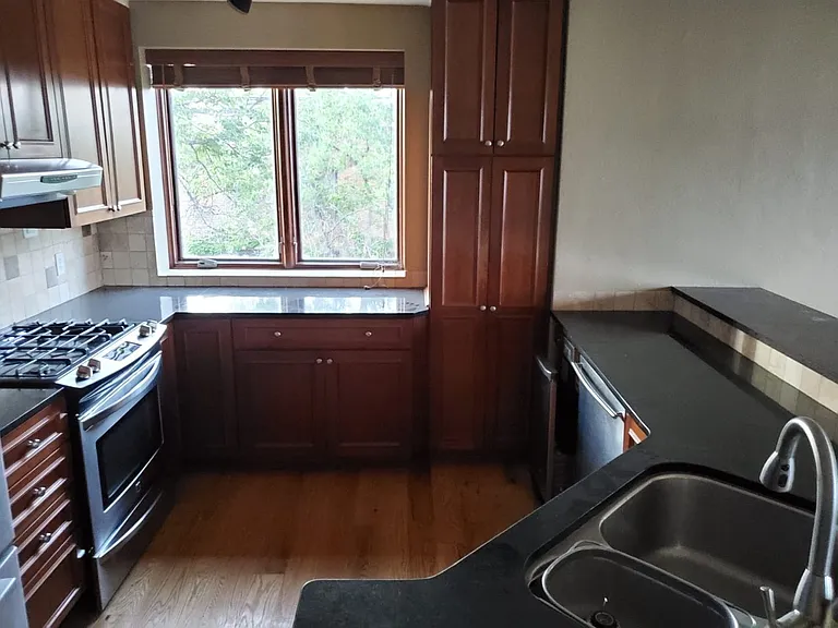 4430 W Lake Harriet Pkwy #402 — Photo 9